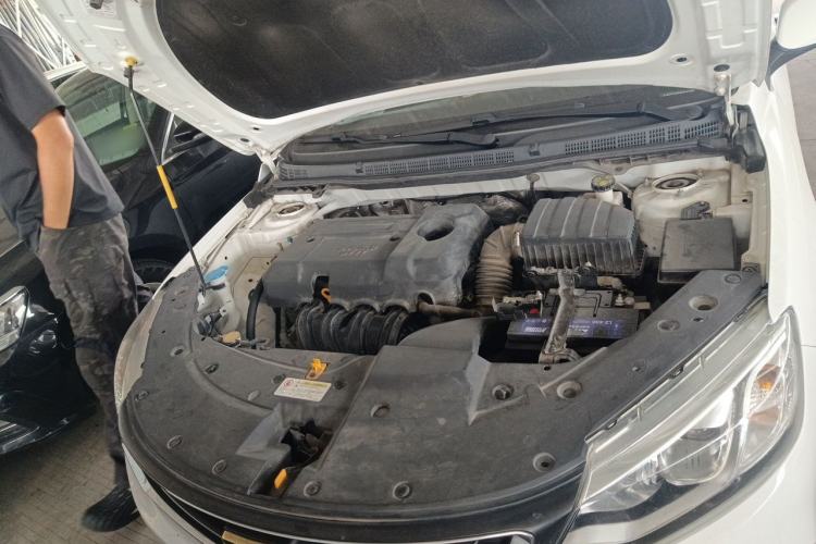 Used Geely Auto Vision 2019 Upgraded Model 1.5L CVT Luxury Version China VI Standard Engine Bay