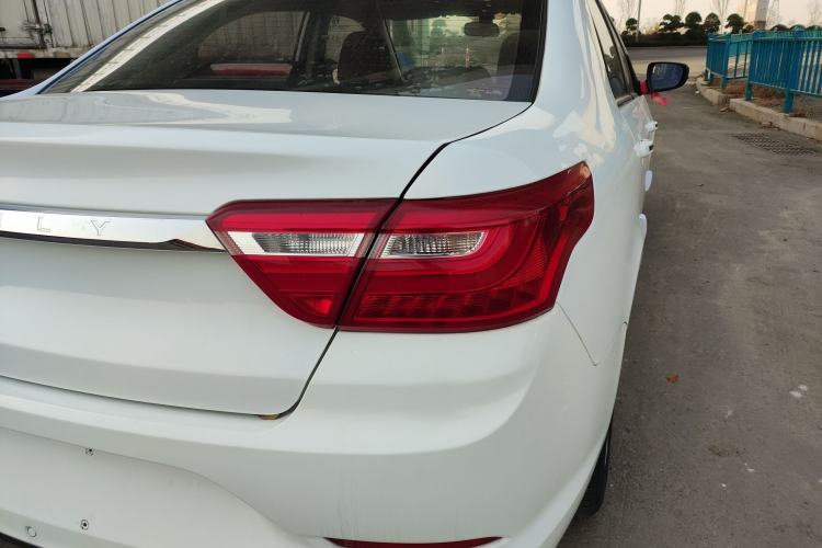 Used Geely Auto Vision 2019 Upgraded Model 1.5L Manual Luxury Version China VI Standard Exterior 2