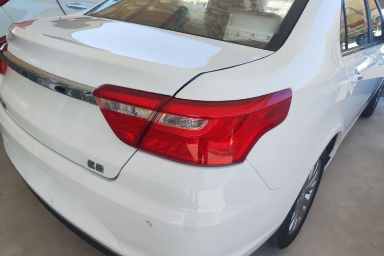 Used Geely Auto Vision 2019 Upgraded Model 1.5L Manual Luxury Version China VI Standard Exterior 3