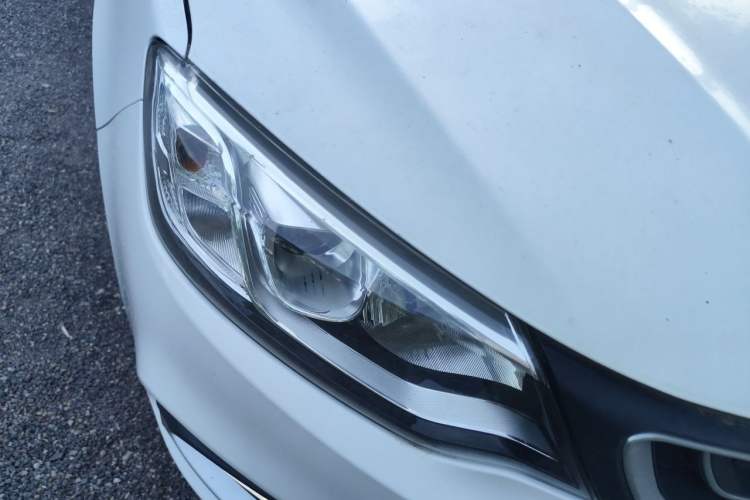 Used Geely Auto Vision 2019 Upgraded Model 1.5L Manual Luxury Version China V Standard Exterior 3
