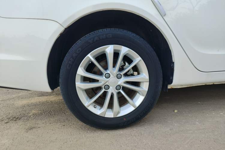 Used Geely Auto Vision 2019 Upgraded Model 1.5L Manual Luxury Version China VI Standard Exterior 4