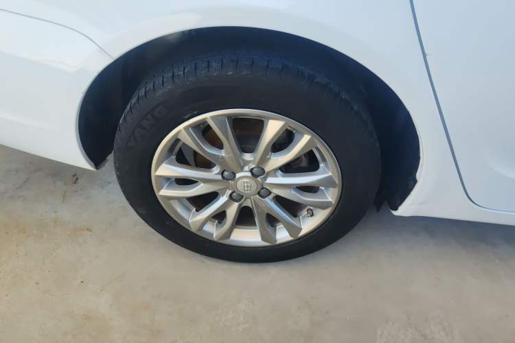 Used Geely Auto Vision 2019 Upgraded Model 1.5L Manual Luxury Version China VI Standard Exterior 5