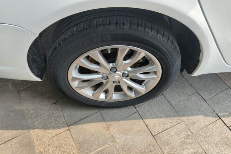 Used Geely Auto Vision 2019 Upgraded Model 1.5L Manual Luxury Version China VI Standard Exterior 5