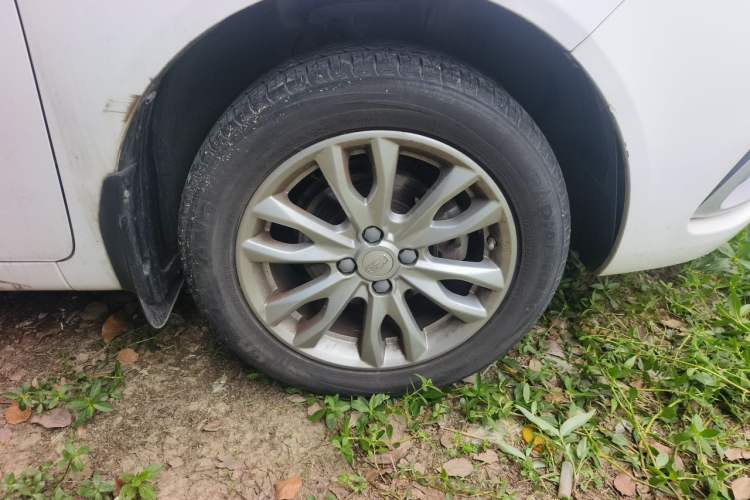 Used Geely Auto Vision 2019 Upgraded Model 1.5L Manual Luxury Version China VI Standard Exterior 7