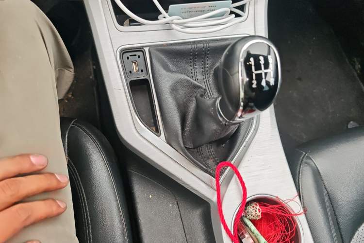 Used Geely Auto Vision 2019 Upgraded Model 1.5L Manual Luxury Version China VI Standard Gear Lever