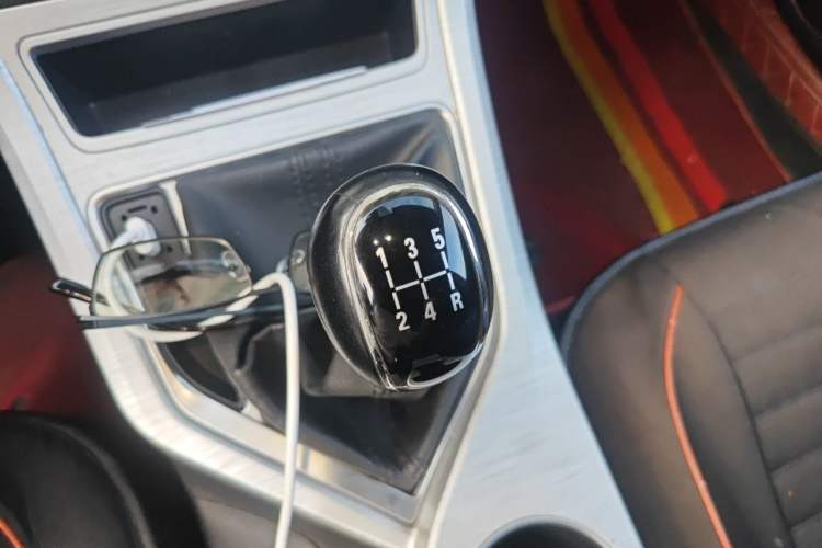 Used Geely Auto Vision 2019 Upgraded Model 1.5L Manual Luxury Version China V Standard Gear Lever