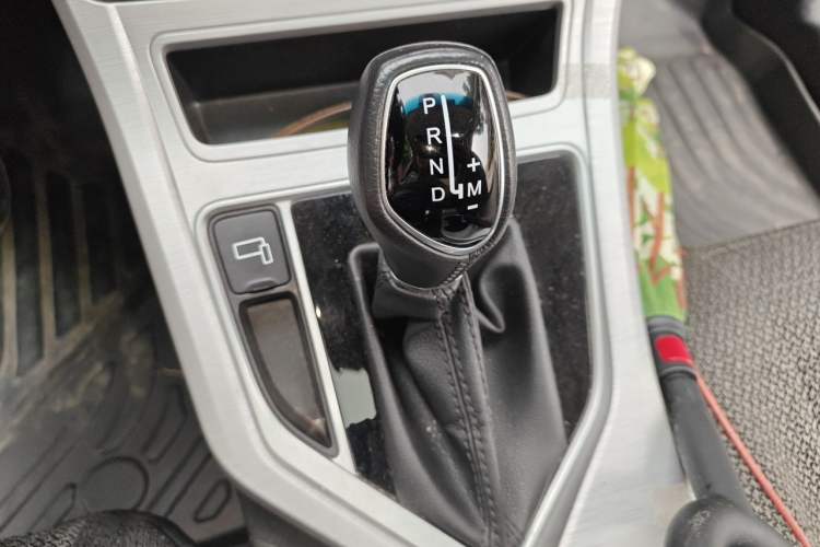 Used Geely Auto Vision 2019 Upgraded Model 1.5L CVT Luxury Version China VI Standard Gear Lever