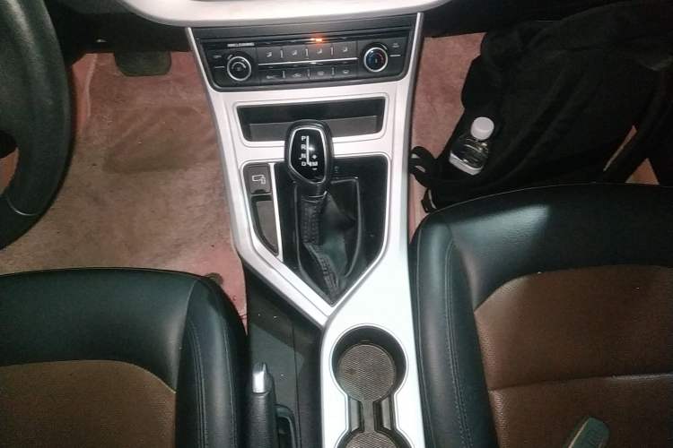 Used Geely Auto Vision 2019 Upgraded Model 1.5L CVT Luxury Version China VI Standard Gear Lever