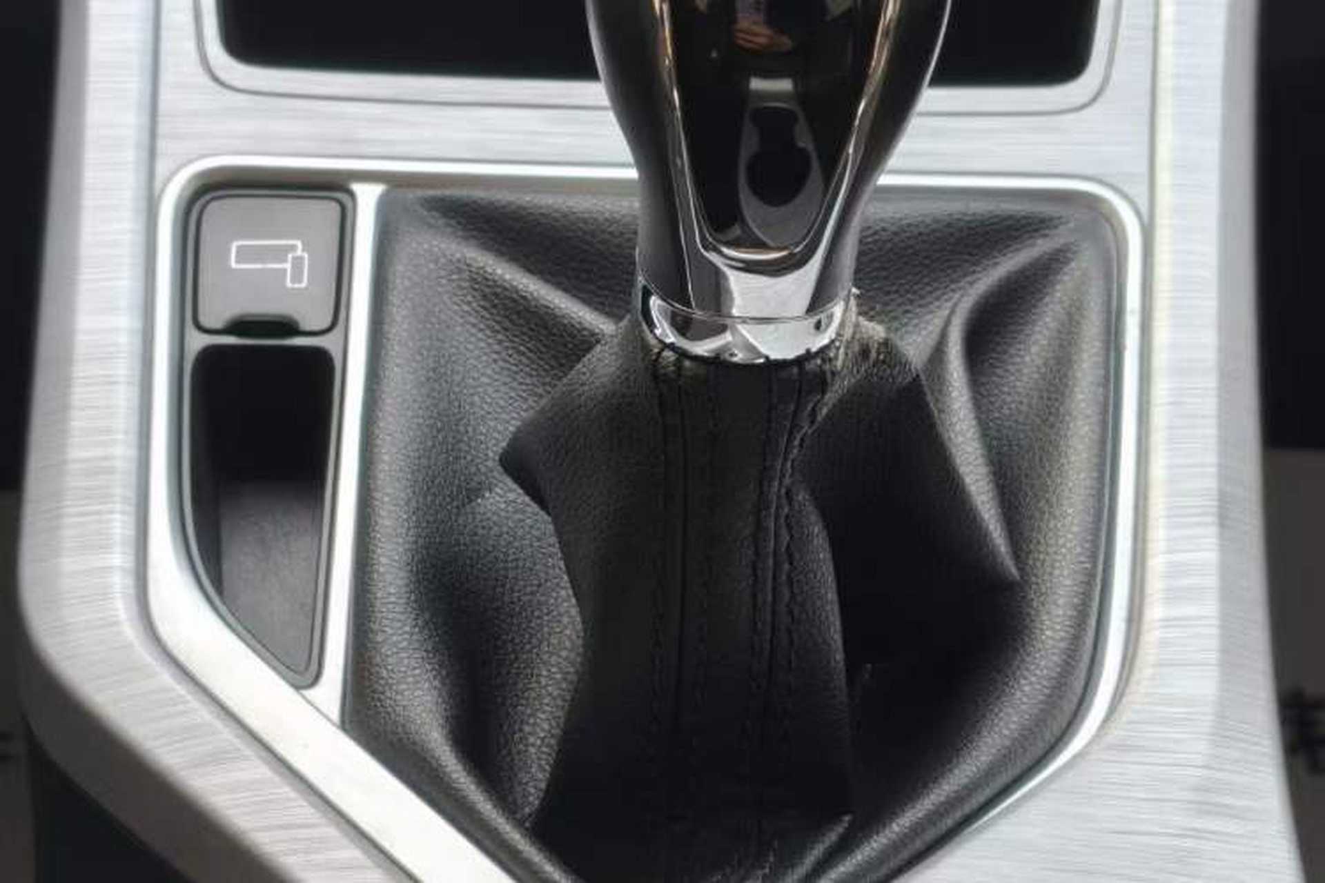Used Geely Auto Vision 2019 Upgraded Model 1.5L Manual Luxury Version China VI Standard Gear Lever