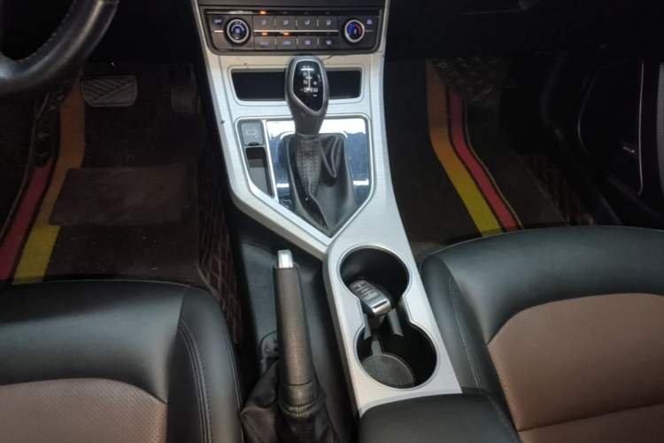 Used Geely Auto Vision 2019 Upgraded Model 1.5L CVT Prestige Version China VI Standard Gear Lever