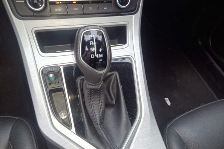 Used Geely Auto Vision 2019 Upgraded Model 1.5L CVT Luxury Version China VI Standard Gear Lever