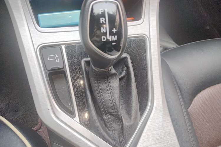 Used Geely Auto Vision 2019 Upgraded Model 1.5L CVT Luxury Version China VI Standard Gear Lever