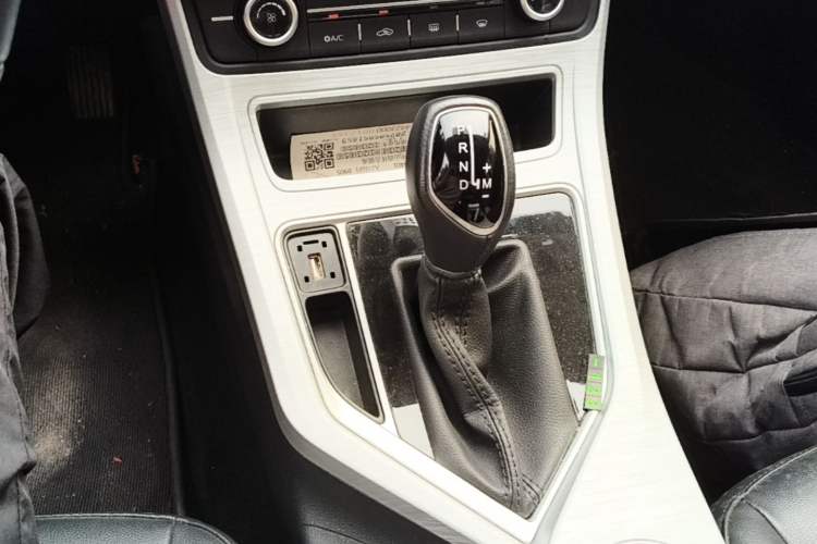 Used Geely Auto Vision 2019 Upgraded Model 1.5L CVT Luxury Version China VI Standard Gear Lever
