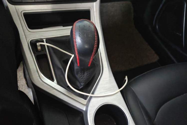 Used Geely Auto Vision 2019 Upgraded Model 1.5L Manual Luxury Version China VI Standard Gear Lever