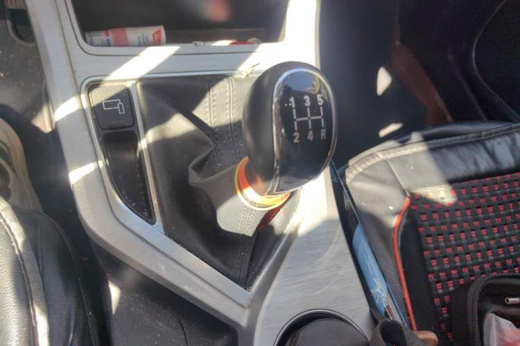 Used Geely Auto Vision 2019 Upgraded Model 1.5L Manual Luxury Version China V Standard Gear Lever