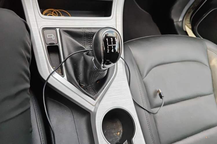 Used Geely Auto Vision 2019 Upgraded Model 1.5L Manual Luxury Version China VI Standard Gear Lever
