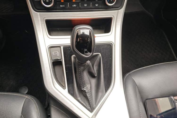 Used Geely Auto Vision 2019 Upgraded Model 1.5L CVT Luxury Version China VI Standard Gear Lever