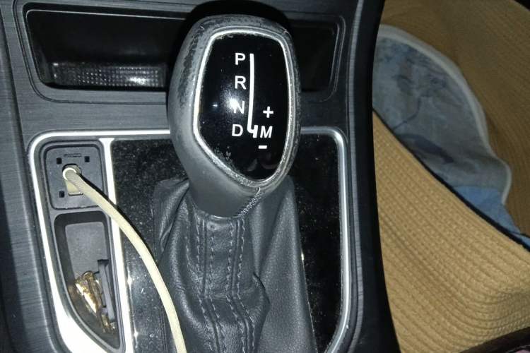 Used Geely Auto Vision 2019 Upgraded Model 1.5L Automatic Luxury Version China V Standard Gear Lever