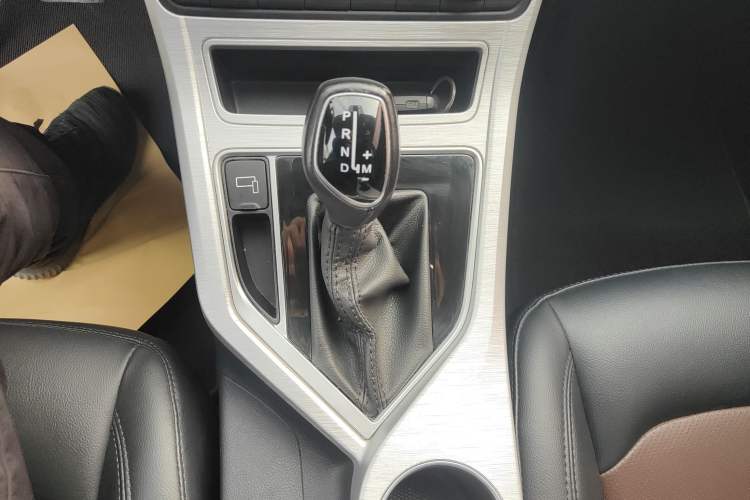 Used Geely Auto Vision 2019 Upgraded Model 1.5L CVT Luxury Version China VI Standard Gear Lever