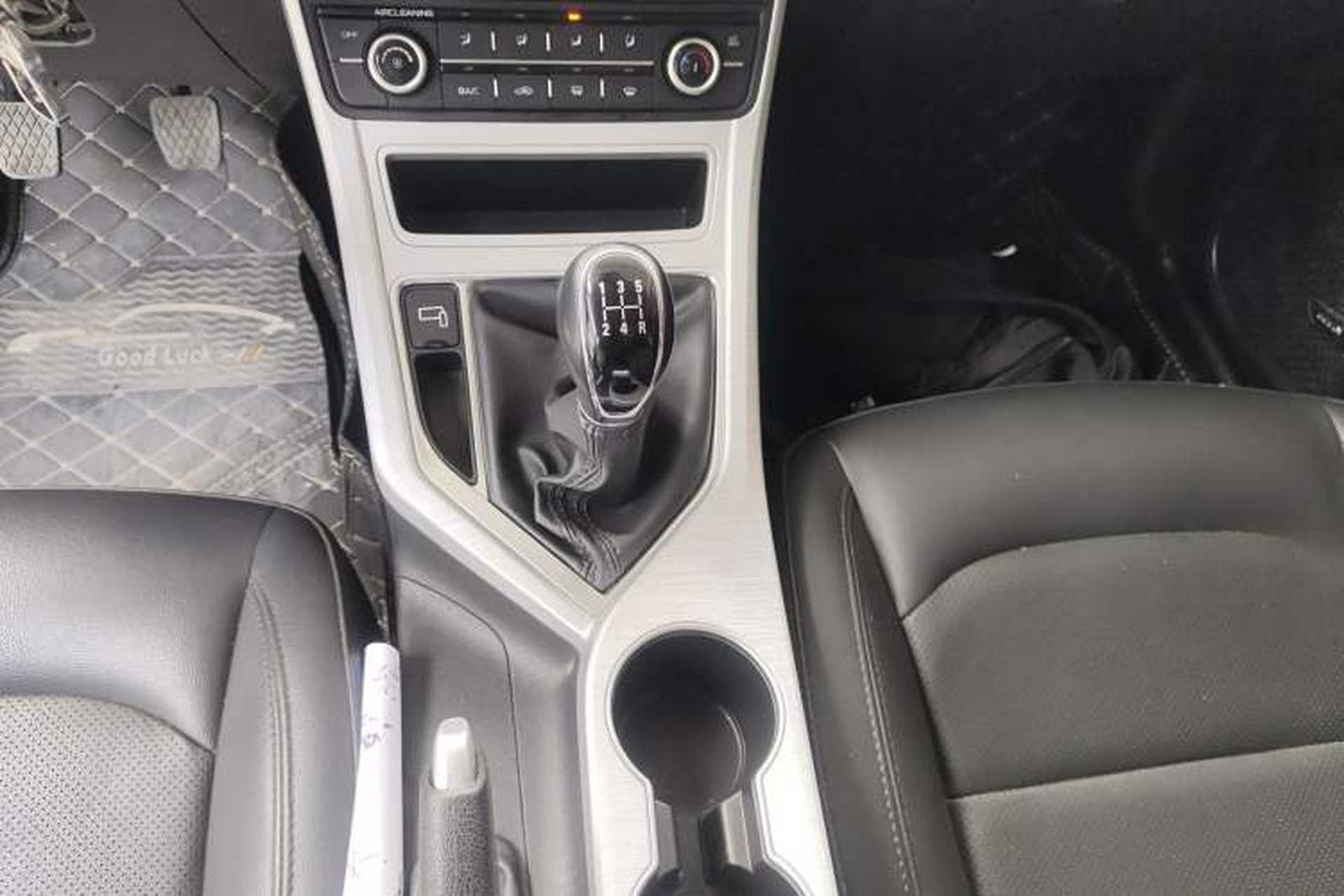 Used Geely Auto Vision 2019 Upgraded Model 1.5L Manual Luxury Version China VI Standard Gear Lever