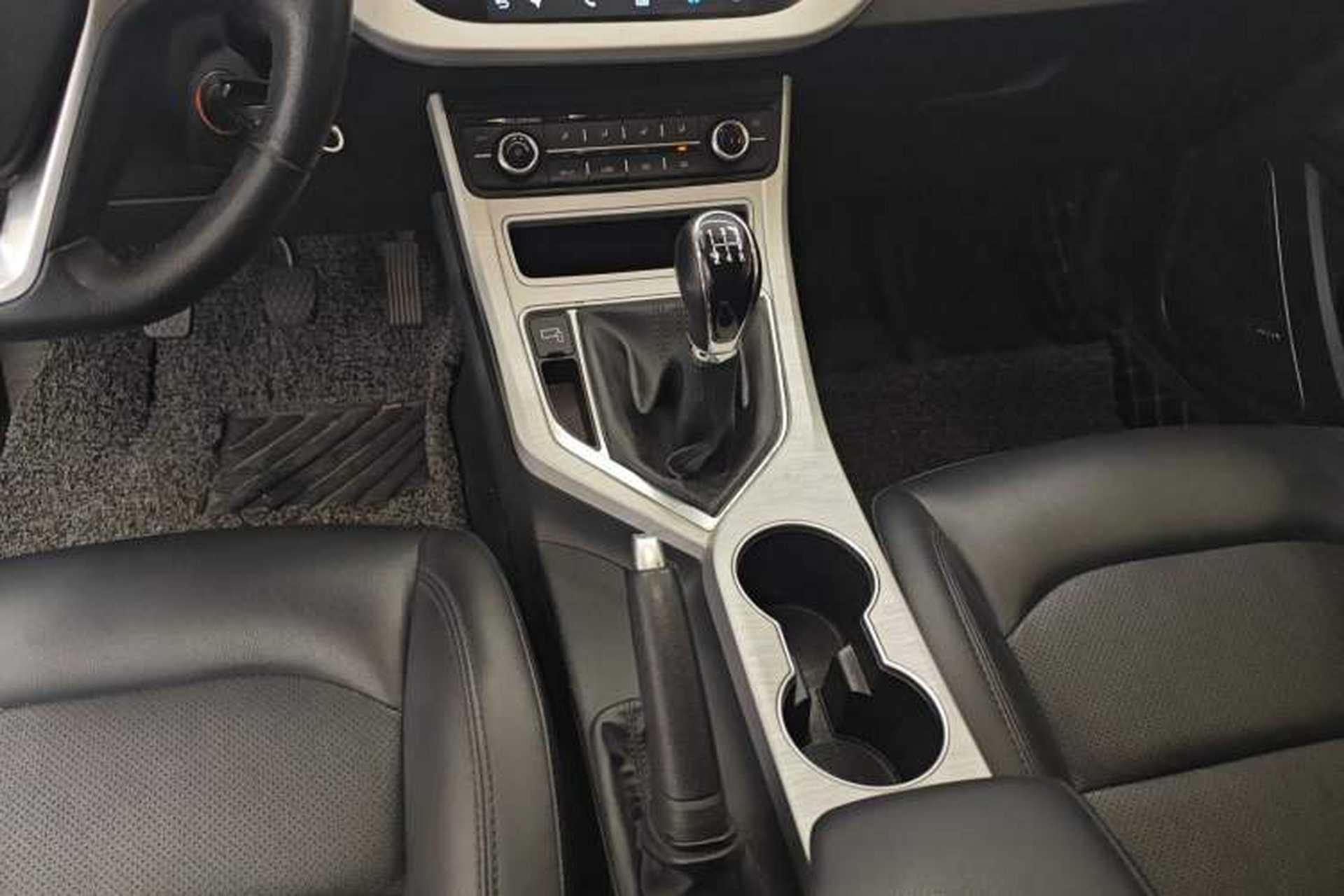 Used Geely Auto Vision 2019 Upgraded Model 1.5L Manual Luxury Version China VI Standard Gear Lever