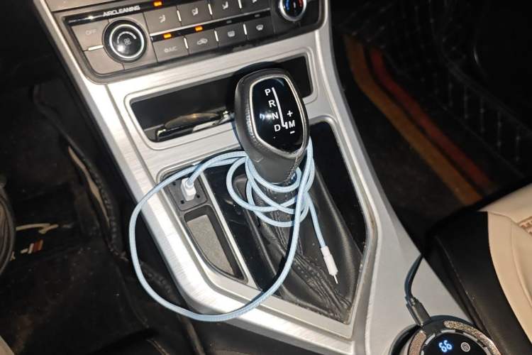 Used Geely Auto Vision 2019 Upgraded Model 1.5L CVT Luxury Version China VI Standard Gear Lever