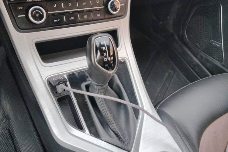 Used Geely Auto Vision 2019 Upgraded Model 1.5L CVT Luxury Version China VI Standard Gear Lever