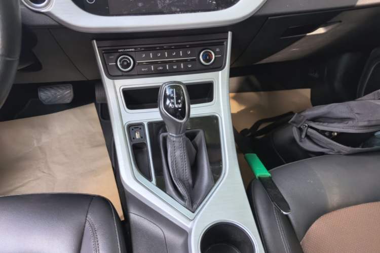 Used Geely Auto Vision 2019 Upgraded Model 1.5L CVT Prestige Version China VI Standard Gear Lever