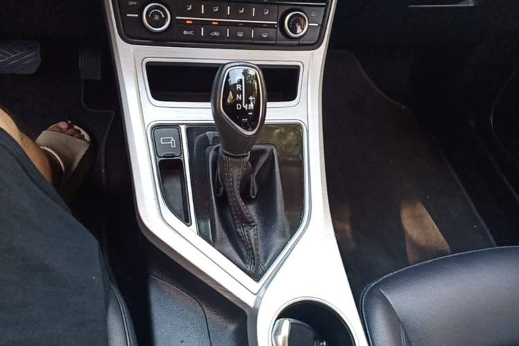 Used Geely Auto Vision 2019 Upgraded Model 1.5L CVT Luxury Version China VI Standard Gear Lever
