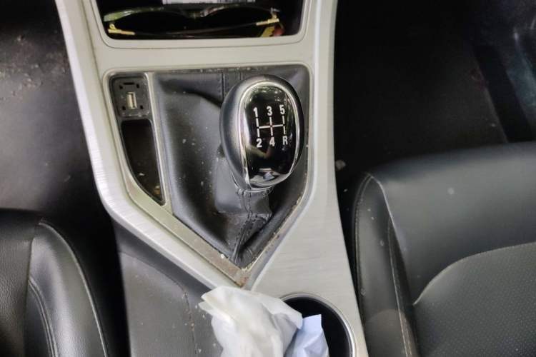 Used Geely Auto Vision 2019 Upgraded Model 1.5L Manual Luxury Version China VI Standard Gear Lever