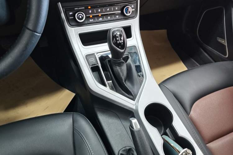 Used Geely Auto Vision 2019 Upgraded Model 1.5L CVT Luxury Version China VI Standard Gear Lever