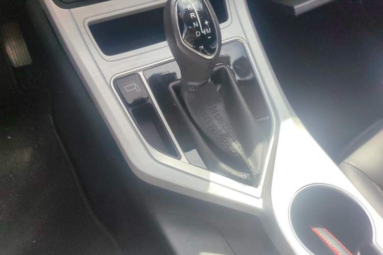 Used Geely Auto Vision 2019 Upgraded Model 1.5L CVT Luxury Version China VI Standard Gear Lever