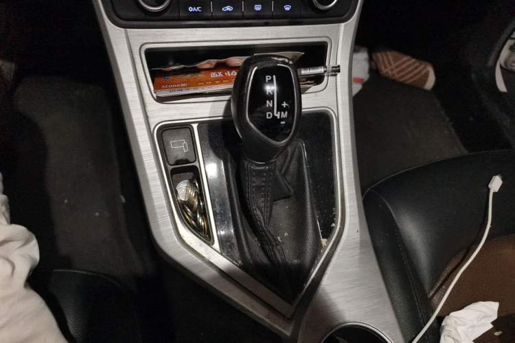 Used Geely Auto Vision 2019 Upgraded Model 1.5L CVT Luxury Version China VI Standard Gear Lever
