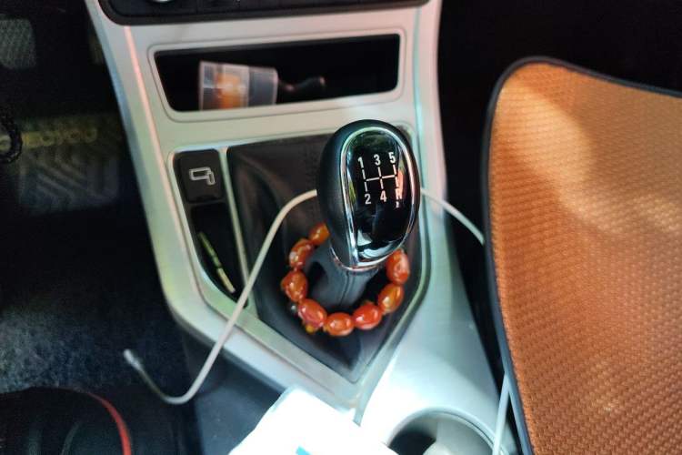 Used Geely Auto Vision 2019 Upgraded Model 1.5L Manual Luxury Version China V Standard Gear Lever