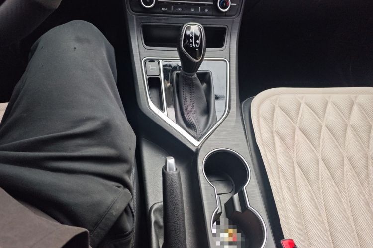 Used Geely Auto Vision 2019 Upgraded Model 1.5L CVT Luxury Version China VI Standard Gear Lever