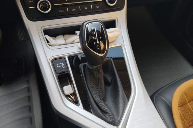 Used Geely Auto Vision 2019 Upgraded Model 1.5L CVT Prestige Version China VI Standard Gear Lever