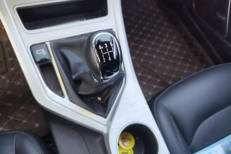 Used Geely Auto Vision 2019 Upgraded Model 1.5L Manual Luxury Version China V Standard Gear Lever