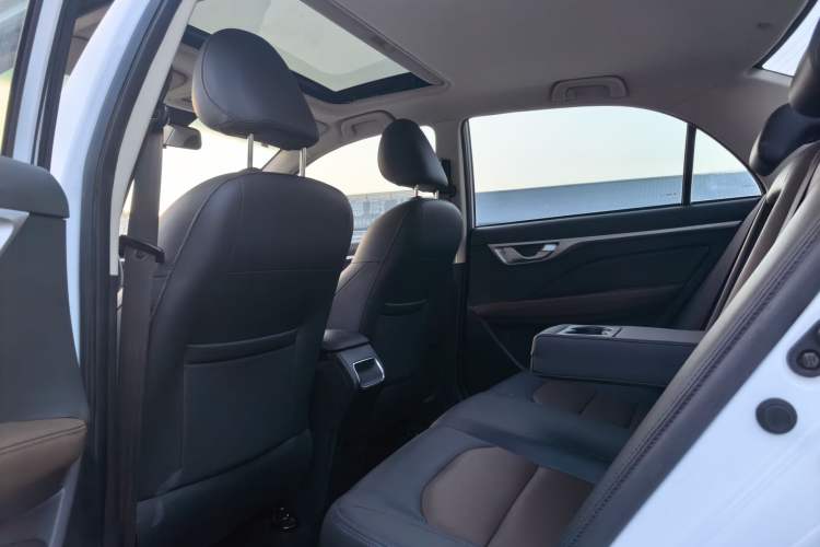 Used Geely Auto Vision 2019 Upgraded Model 1.5L CVT Luxury Version China VI Standard Headliner