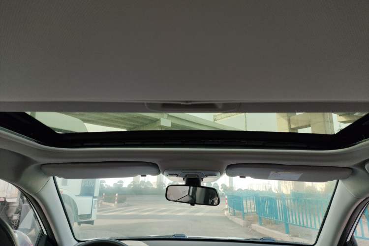 Used Geely Auto Vision 2019 Upgraded Model 1.5L Manual Luxury Version China VI Standard Headliner