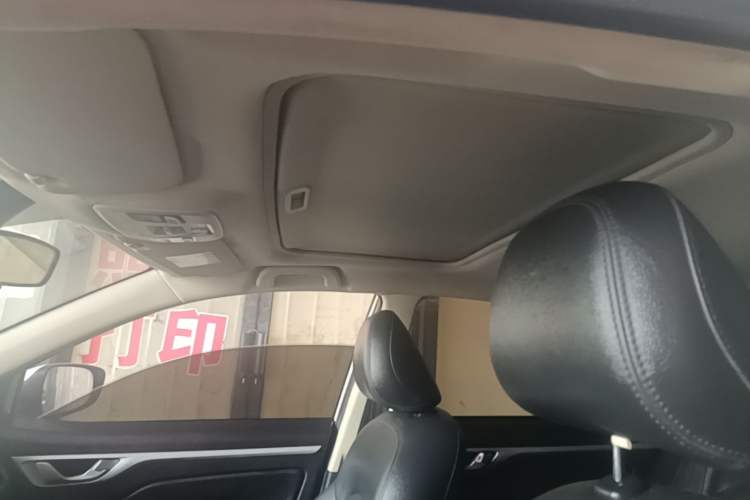 Used Geely Auto Vision 2019 Upgraded Model 1.5L Manual Luxury Version China VI Standard Headliner