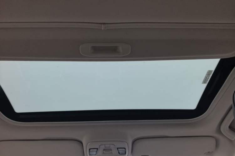 Used Geely Auto Vision 2019 Upgraded Model 1.5L Manual Luxury Version China VI Standard Headliner