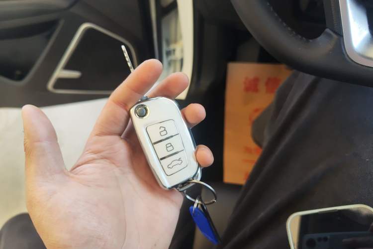 Used Geely Auto Vision 2019 Upgraded Model 1.5L Manual Luxury Version China VI Standard Interior 1