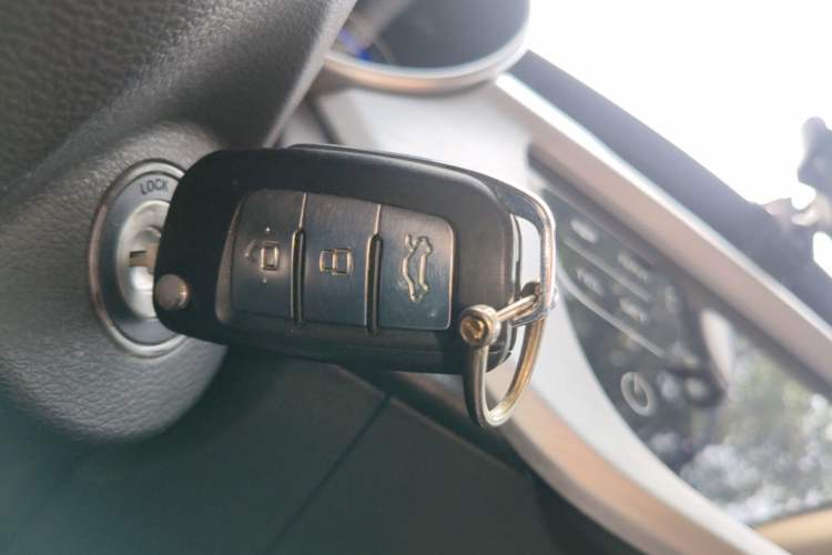 Used Geely Auto Vision 2019 Upgraded Model 1.5L Manual Luxury Version China VI Standard Interior 1