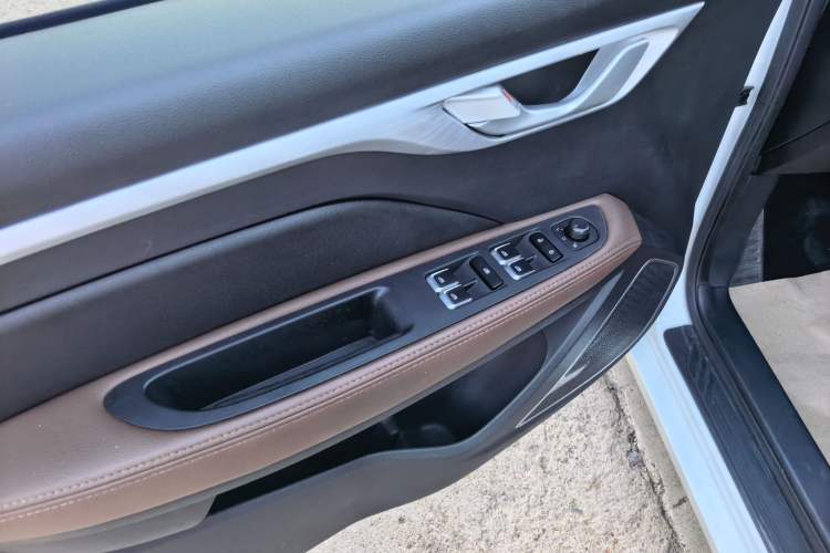 Used Geely Auto Vision 2019 Upgraded Model 1.5L CVT Luxury Version China VI Standard Interior 3