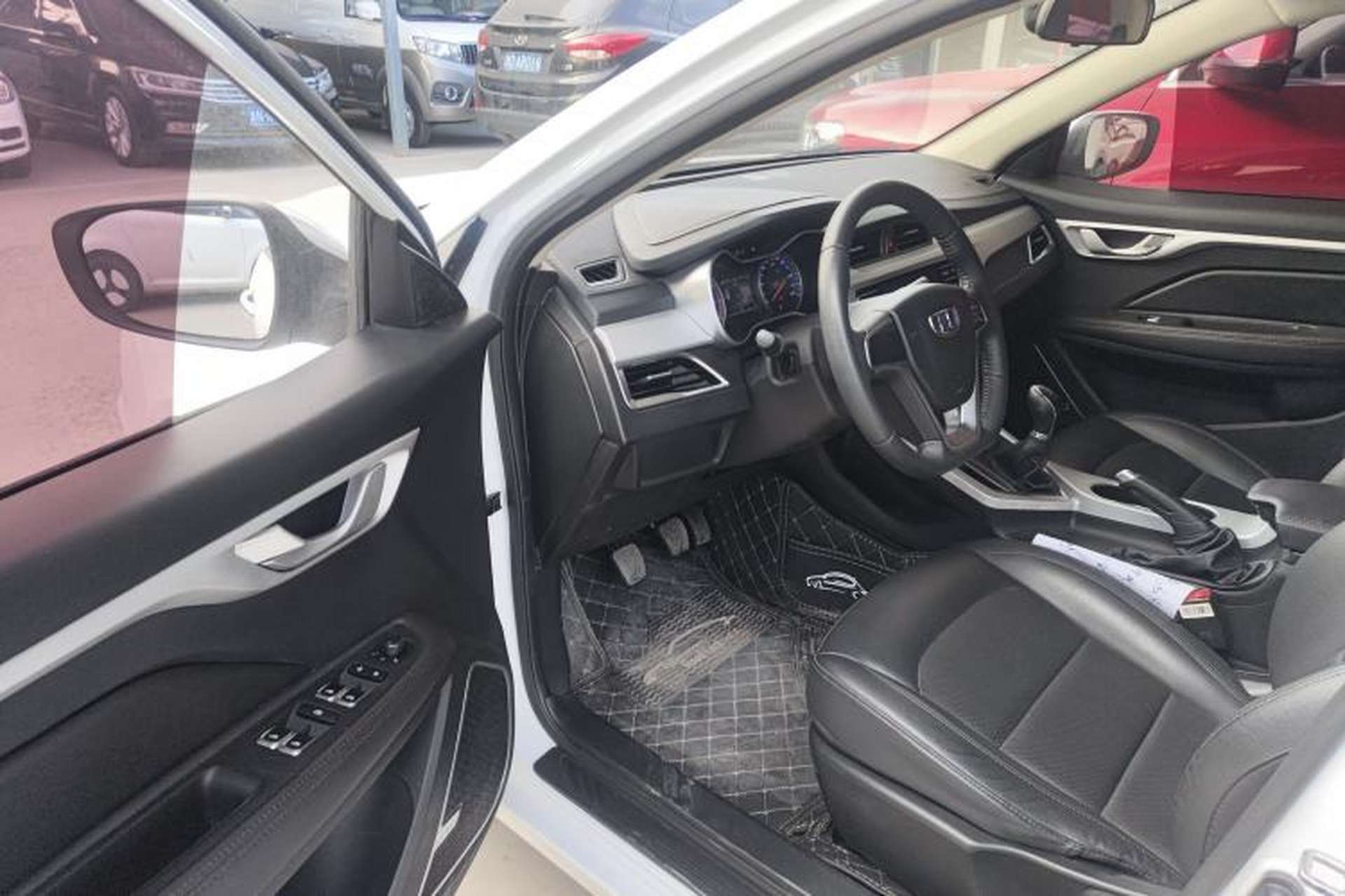 Used Geely Auto Vision 2019 Upgraded Model 1.5L Manual Luxury Version China VI Standard Interior 3