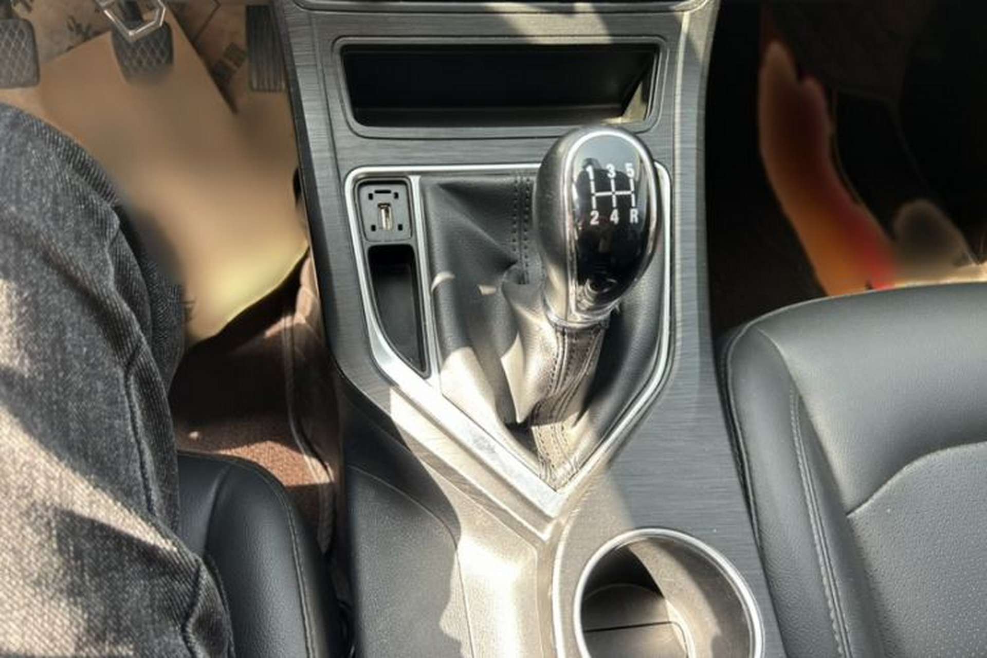 Used Geely Auto Vision 2019 Upgraded Model 1.5L Manual Luxury Version China VI Standard Interior 3