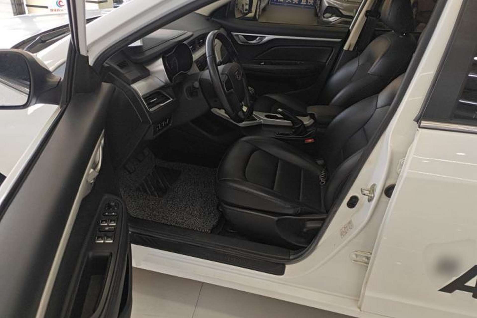 Used Geely Auto Vision 2019 Upgraded Model 1.5L Manual Luxury Version China VI Standard Left Front Seat