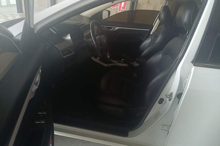 Used Geely Auto Vision 2019 Upgraded Model 1.5L Manual Luxury Version China VI Standard Left Front Seat