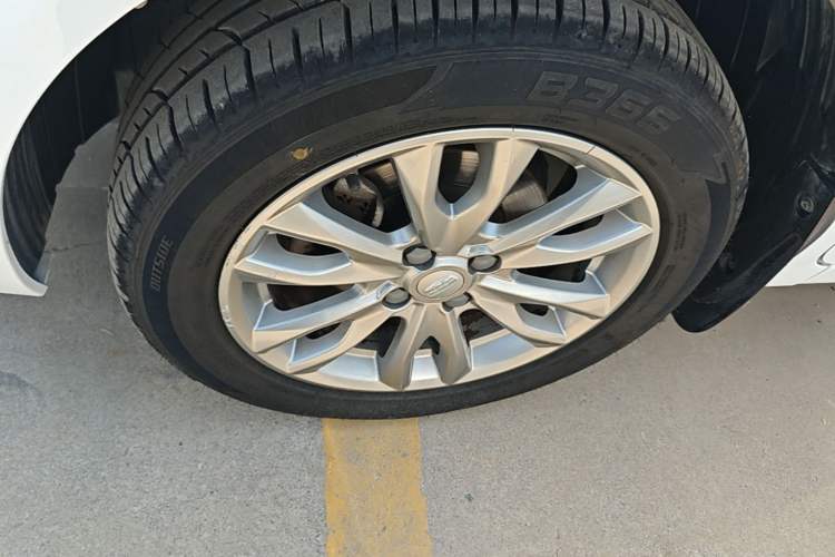 Used Geely Auto Vision 2019 Upgraded Model 1.5L Manual Luxury Version China VI Standard Left Front Wheel Hub