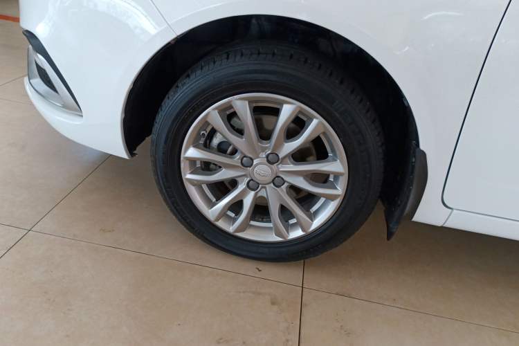 Used Geely Auto Vision 2019 Upgraded Model 1.5L CVT Luxury Version China VI Standard Left Front Wheel Hub